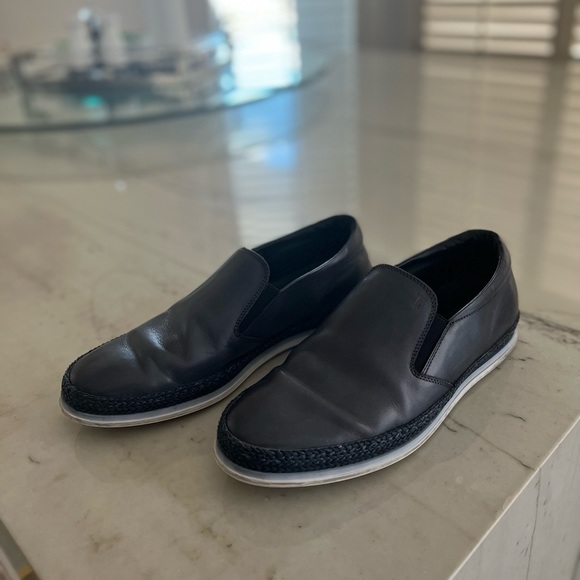 TOD’S Navy Blue Leather Slip-Ons in Men’s Size US 7.5 main image 6